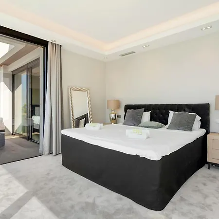 Horizonte Villa *